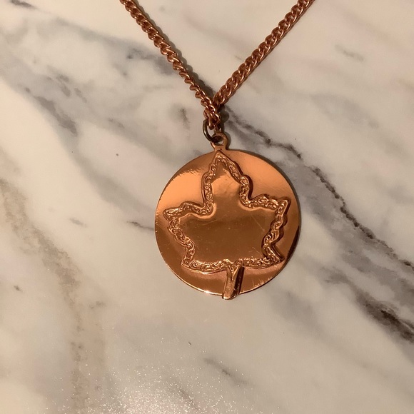 new vintage copper maple leaf medallion pendant - Picture 2 of 7